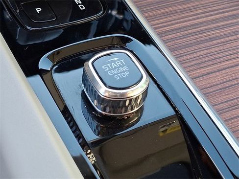 Used 2022 Volvo S60 B5 Momentum w/ Premium Package image 22