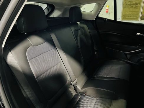 Used 2025 Chevrolet Trax LT image 28