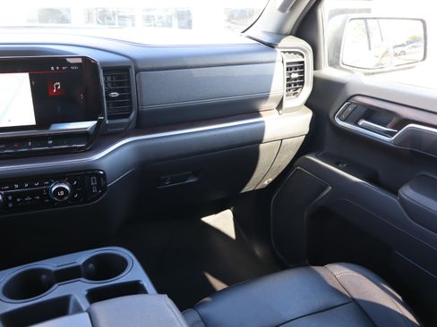 Used 2025 GMC Sierra 1500 SLT AWD/4WD image 15