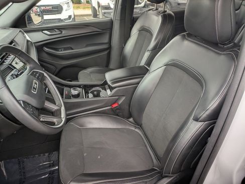 Used 2023 Jeep Grand Cherokee L Laredo image 19