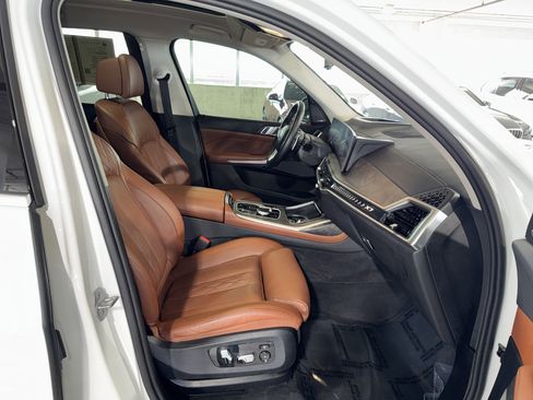 Certified 2025 BMW X7 xDrive40i w/ Premium Package image 10