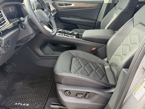 New 2026 Volkswagen Atlas SE image 11