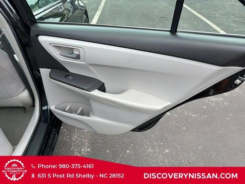 Used 2017 Toyota Camry LE FWD image 39