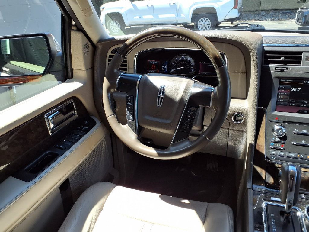 Used 2015 Lincoln Navigator 2WD image 22