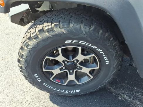 Used 2018 Jeep Wrangler Sport AWD/4WD image 18