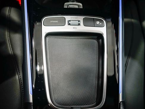 Used 2025 Mercedes-Benz GLB 250 4MATIC image 23