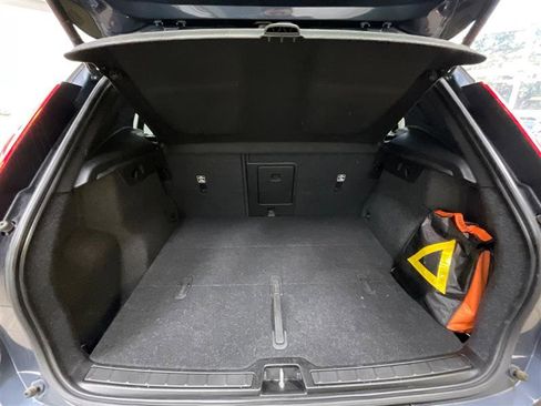 Used 2022 Volvo XC40 P8 Recharge Plus image 21