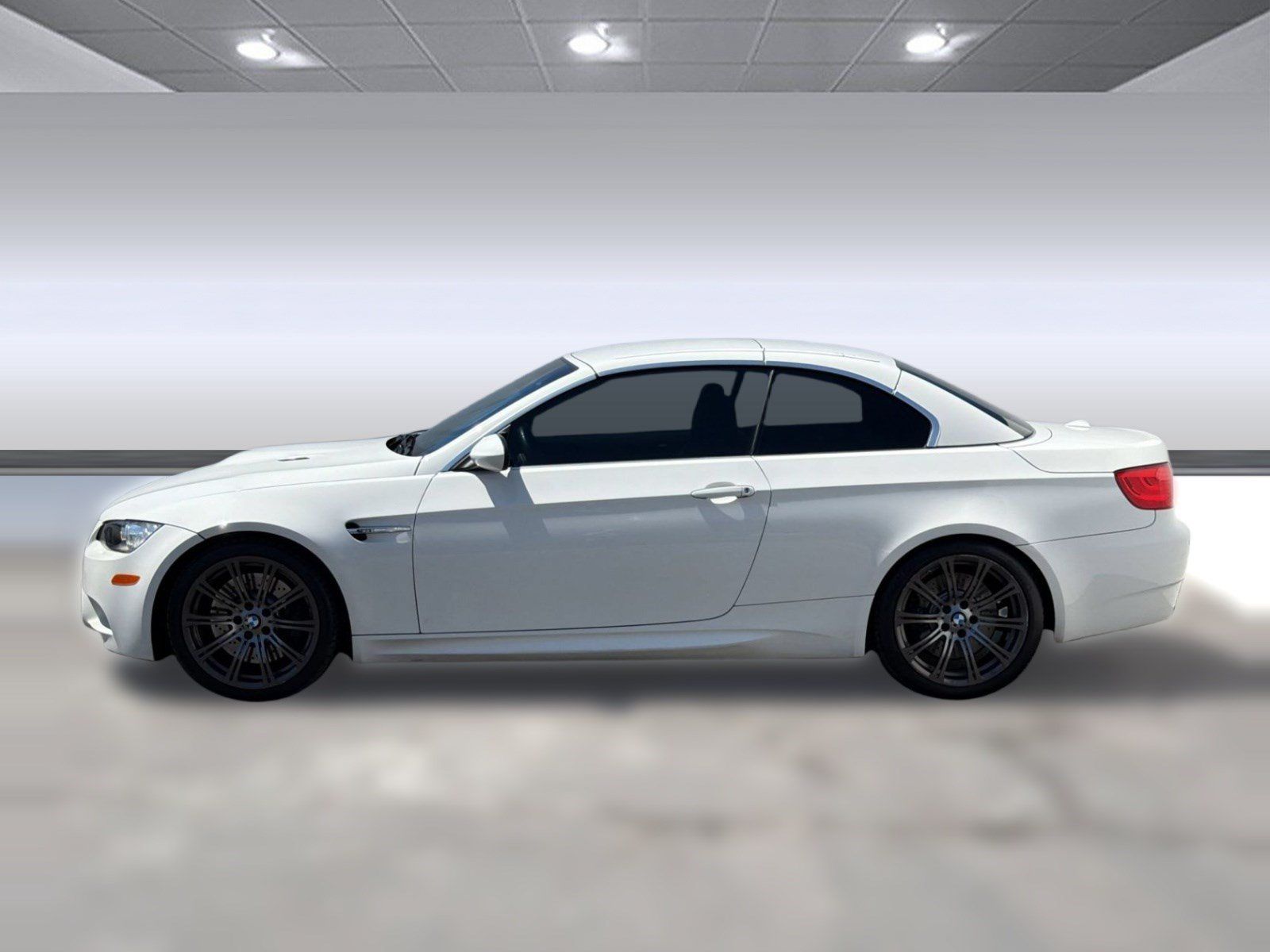 Used 2011 BMW M3 Convertible RWD image 2