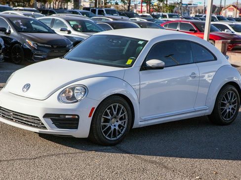 Used 2018 Volkswagen Beetle 2.0T S image 9