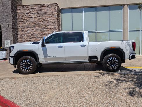 Certified 2024 GMC Sierra 2500 Denali Ultimate w/ Max Trailering Package AWD/4WD image 3