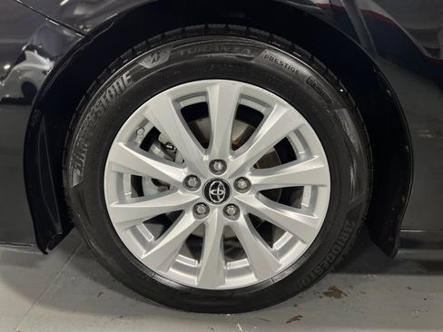 Certified 2018 Toyota Camry LE image 9