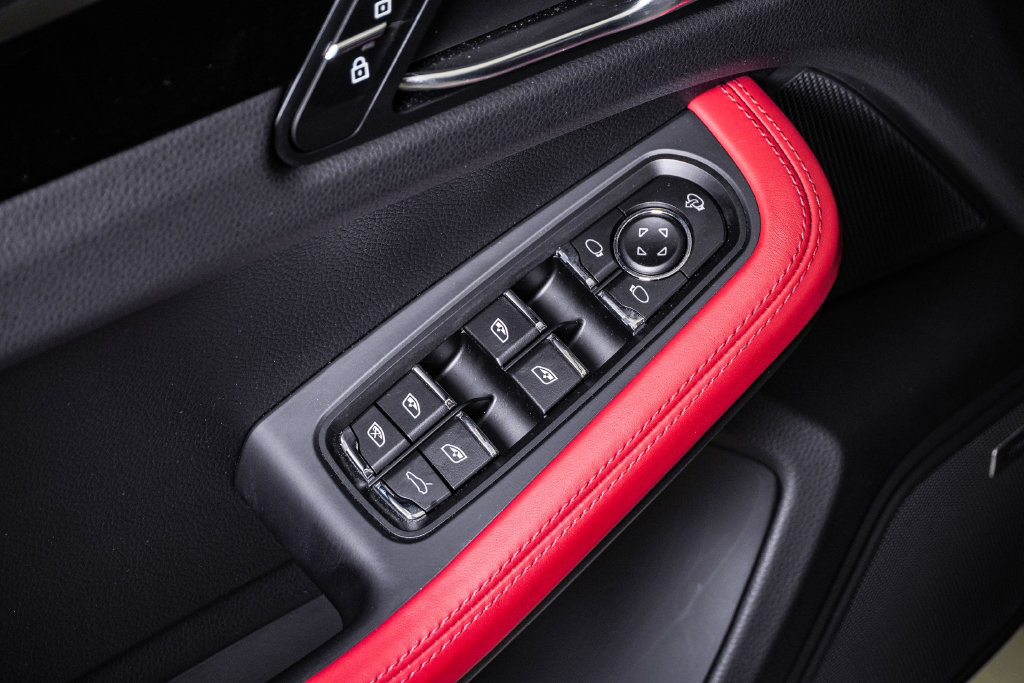 Certified 2026 Porsche Macan AWD/4WD image 26