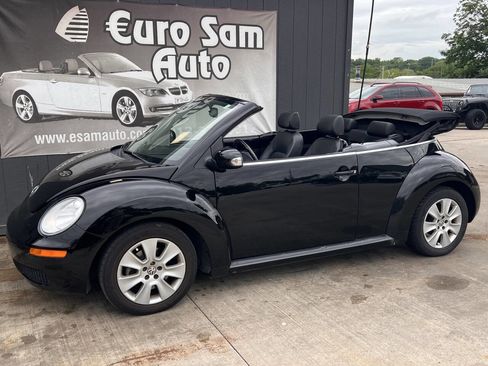 Used 2010 Volkswagen Beetle Convertible FWD image 4