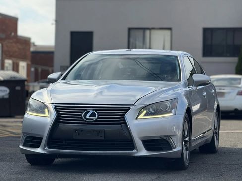 Used 2013 Lexus LS 460 AWD w/ Comfort Pkg image 1