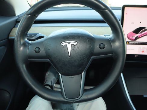 Used 2018 Tesla Model 3 Mid Range image 11