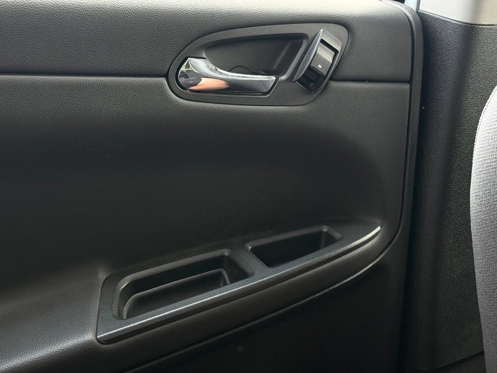 Used 2011 Chevrolet Impala LS FWD image 35
