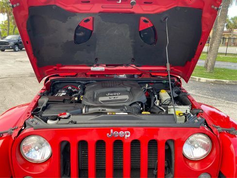 Used 2015 Jeep Wrangler Unlimited Sahara AWD/4WD image 11