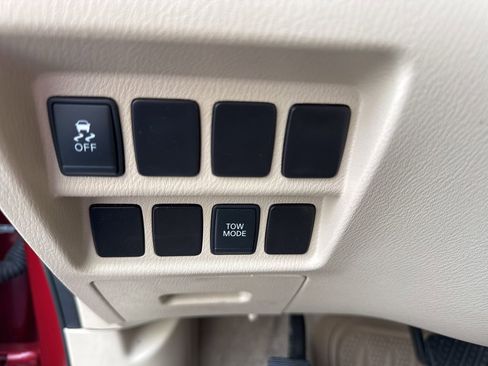 Used 2015 Nissan Pathfinder SV image 32