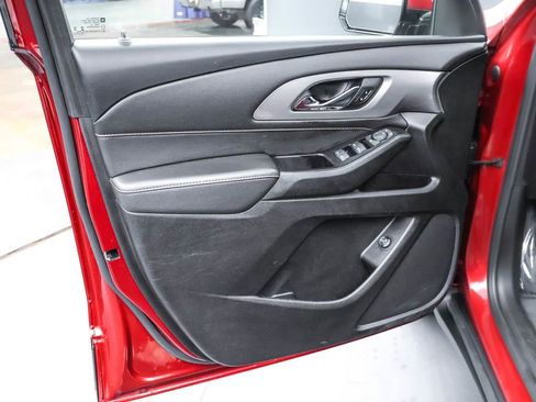 Used 2020 Chevrolet Traverse LT image 16