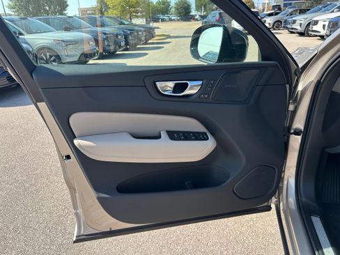 New 2026 Volvo XC60 B5 Plus w/ Climate Package image 17