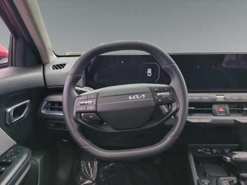 Used 2025 Kia K4 EX image 12