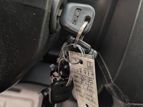 Used 2018 GMC Yukon SLE w/ SLE Value Package image 39