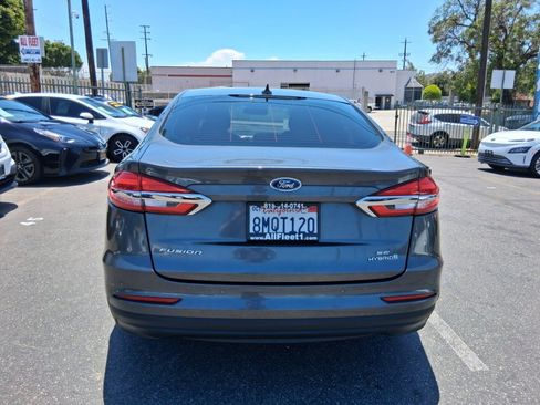 Used 2019 Ford Fusion SE FWD image 5