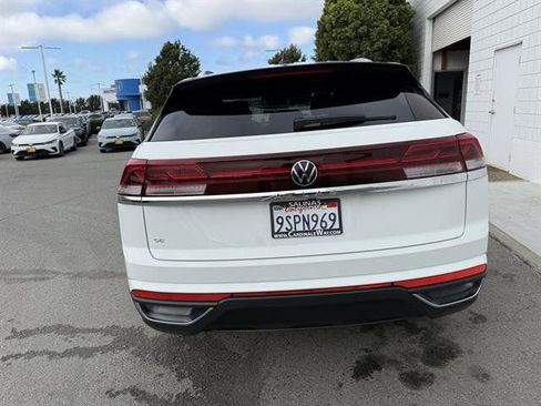 Certified 2025 Volkswagen Atlas Cross Sport SE image 5