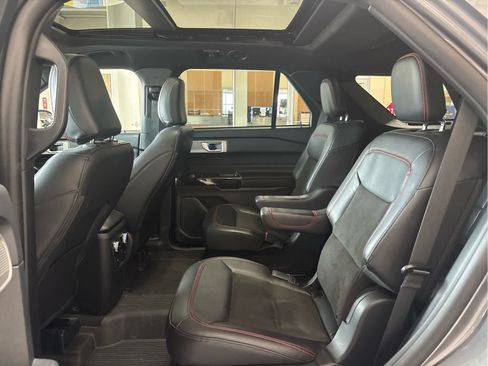 Used 2023 Ford Explorer ST-Line w/ Class IV Trailer Tow Package AWD/4WD image 31