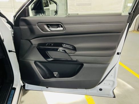 New 2026 Nissan Pathfinder Platinum image 35