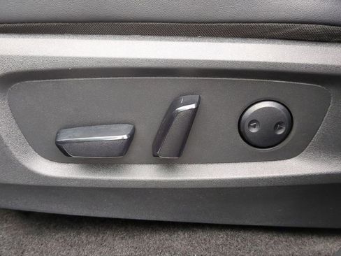 Used 2024 Nissan Pathfinder Platinum image 21