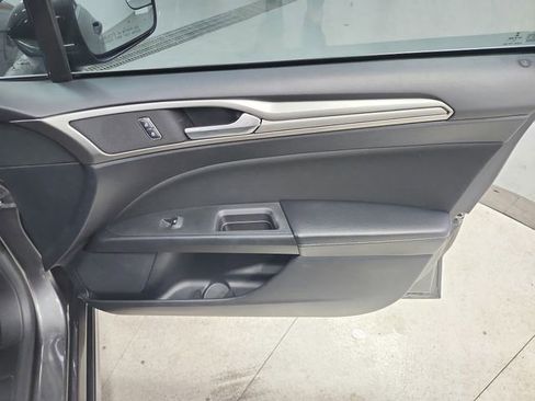 Used 2018 Ford Fusion SE image 36