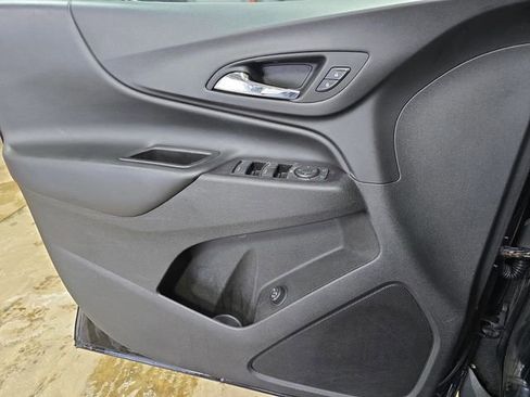 Used 2018 Chevrolet Equinox LT image 27