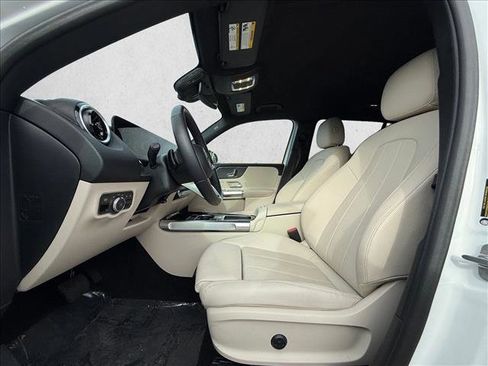 Used 2025 Mercedes-Benz GLB 250 4MATIC image 14
