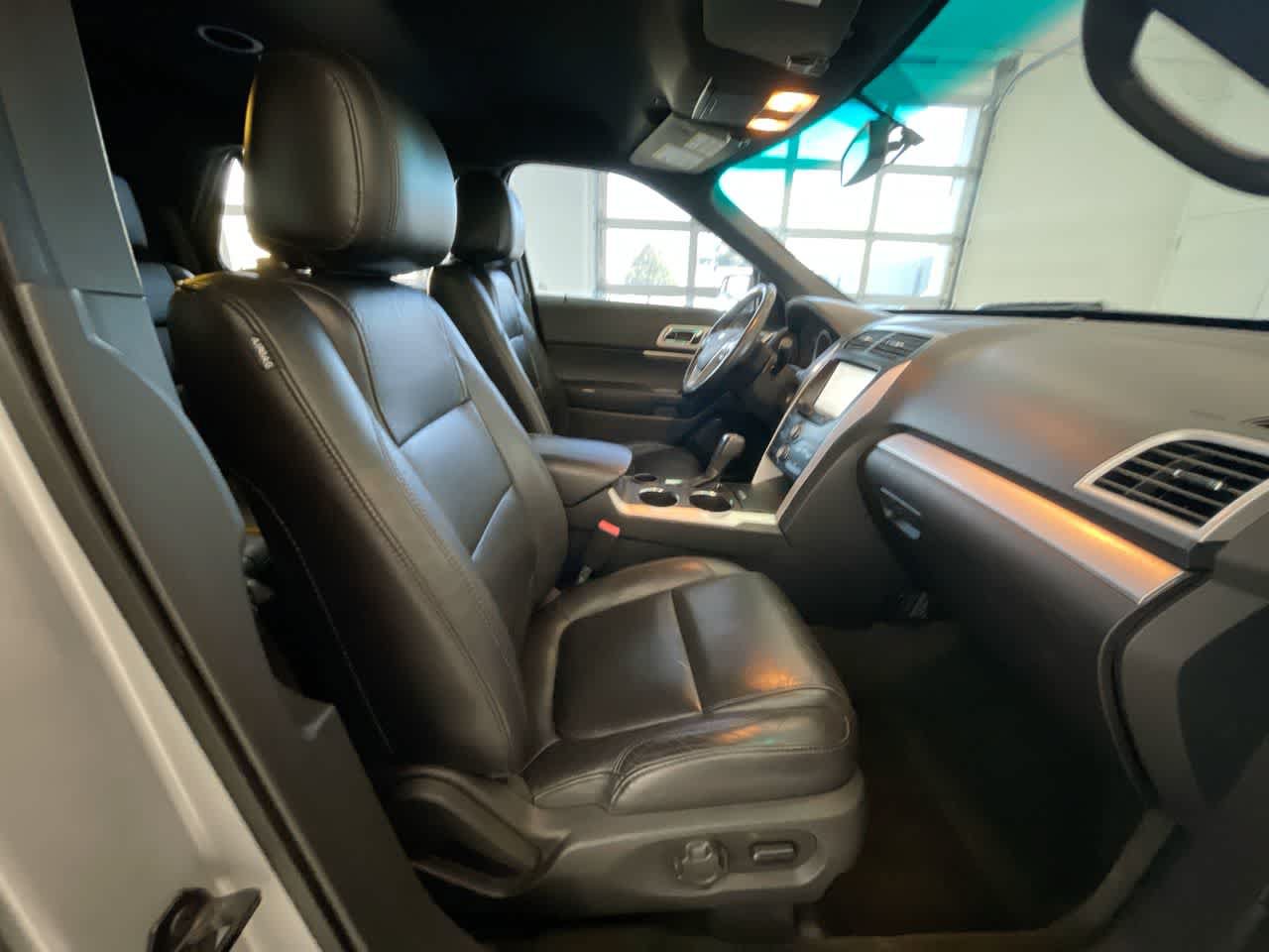 Used 2013 Ford Explorer XLT FWD image 25