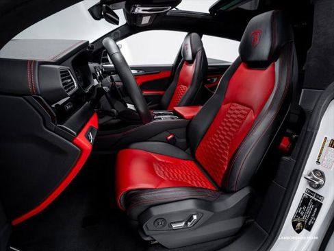 Used 2022 Lamborghini Urus AWD/4WD image 32