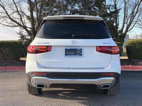 Used 2025 Mercedes-Benz GLB 250 4MATIC w/ Exclusive Package image 4