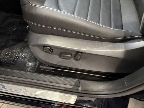 Used 2024 Volkswagen Taos SEL image 11