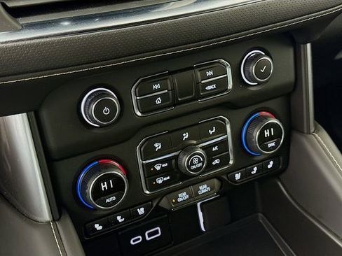 Used 2024 Chevrolet Suburban Premier image 19