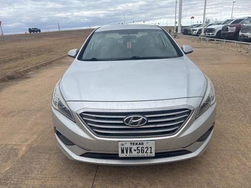 Used 2017 Hyundai Sonata SE image 2