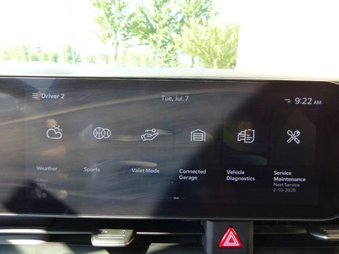 Used 2025 Kia Carnival EX FWD image 35
