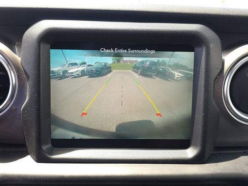 Used 2021 Jeep Wrangler Unlimited Sahara AWD/4WD image 19