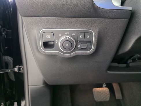 Certified 2025 Mercedes-Benz GLB 250 image 23