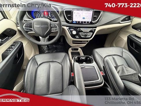 Used 2023 Chrysler Pacifica Touring-L w/ Road Tripper Package image 12