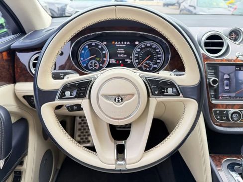 Used 2017 Bentley Bentayga AWD/4WD image 22