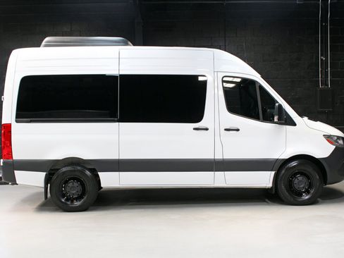 Used 2024 Mercedes-Benz Sprinter 2500 image 12