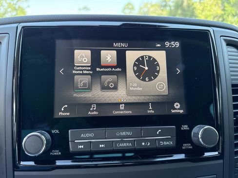Used 2024 Nissan Titan SV w/ SV Convenience Package RWD image 23