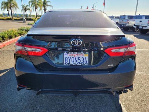 Used 2018 Toyota Camry SE image 5