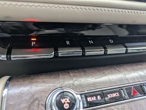 Used 2023 Lincoln Aviator Reserve w/ Equipment Group 201A image 18