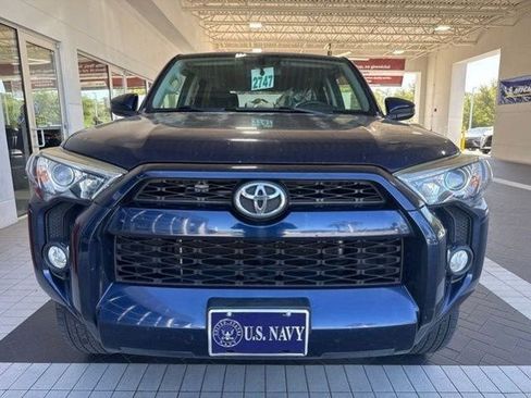 Used 2018 Toyota 4Runner SR5 AWD/4WD image 6